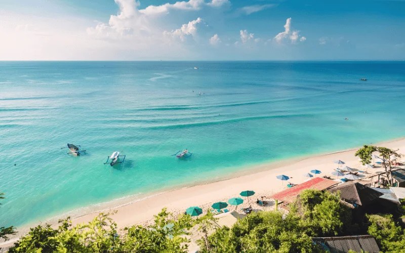 Bali'de Plajları ve Beach Clubları: Muhteşem Bir Tatil Rehberi