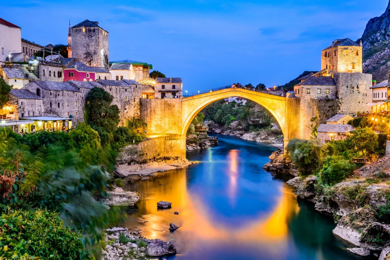 Mostar Köprüsü: Bosna'nın Taştan Kalbi