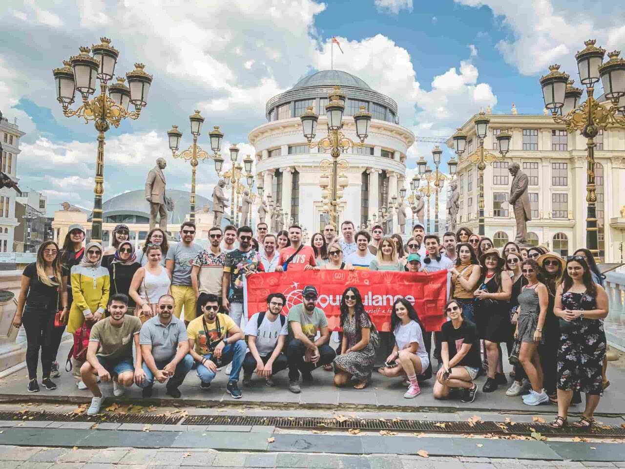 Yurtdışına Turla mı Gitmeli, Bireysel mi? 2026 Güncel Karşılaştırma