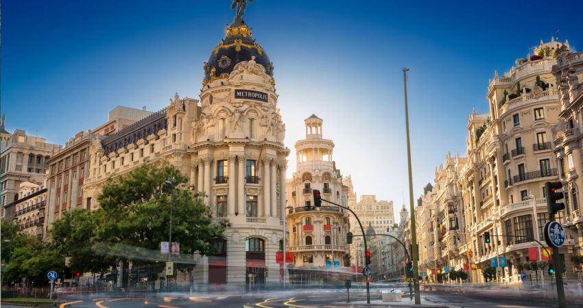 Noel Pazarları Ajet ile Barselona Madrid Turu 4 Gece 5 Gün