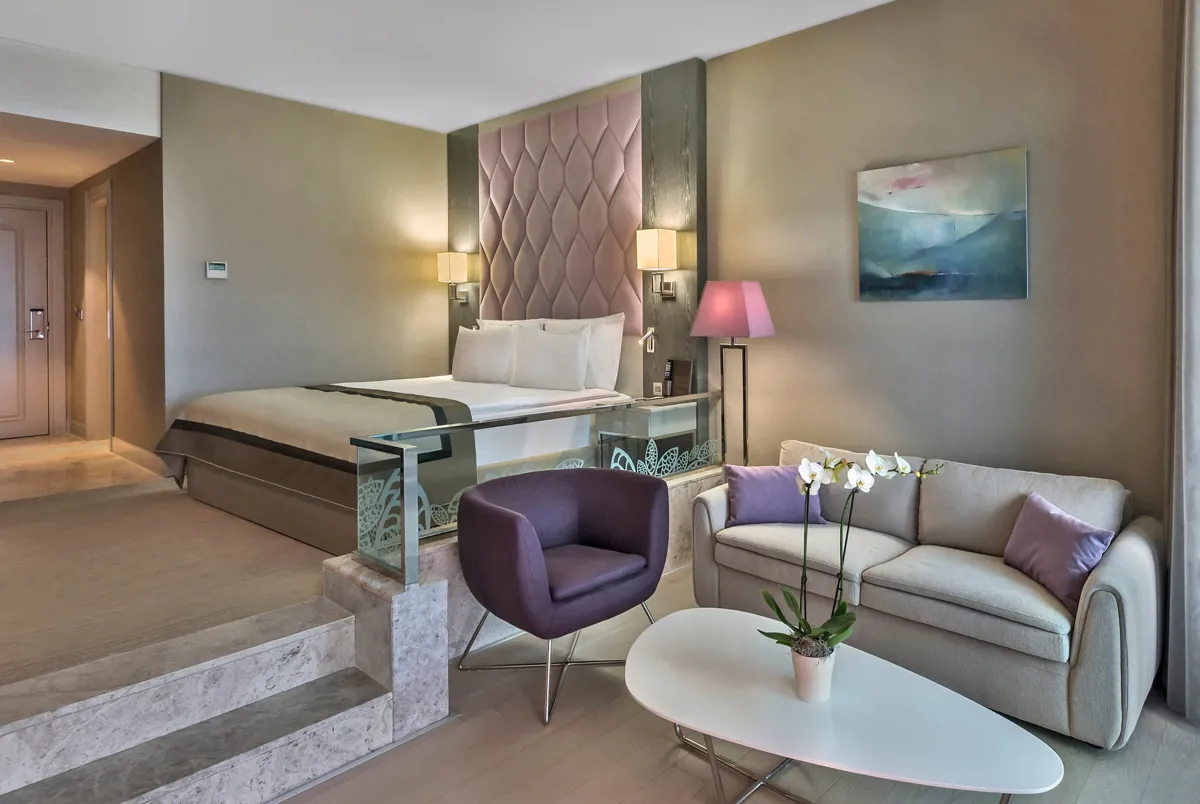 Deluxe Kara Manzaralı Oda