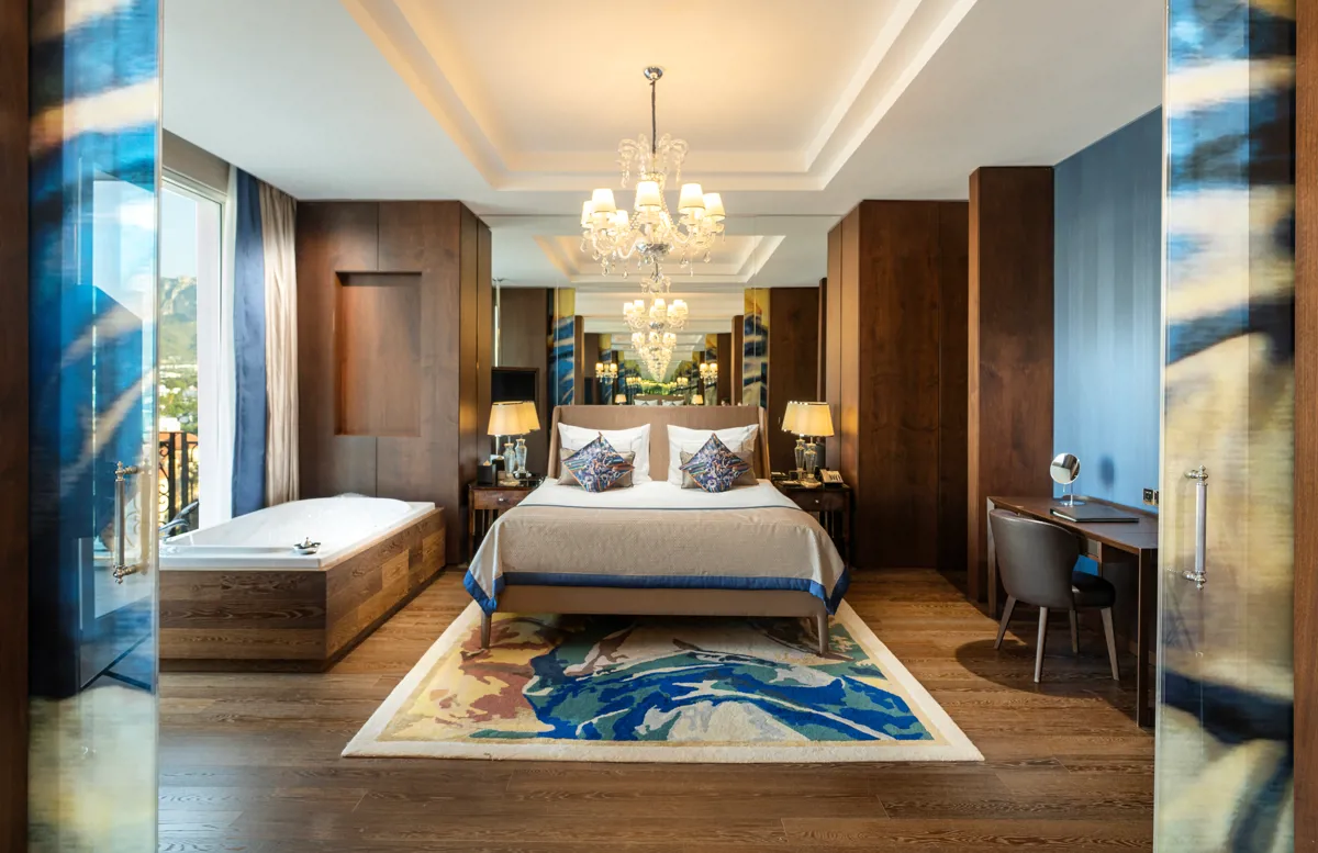 Grand Suit Kara Manzaralı Oda